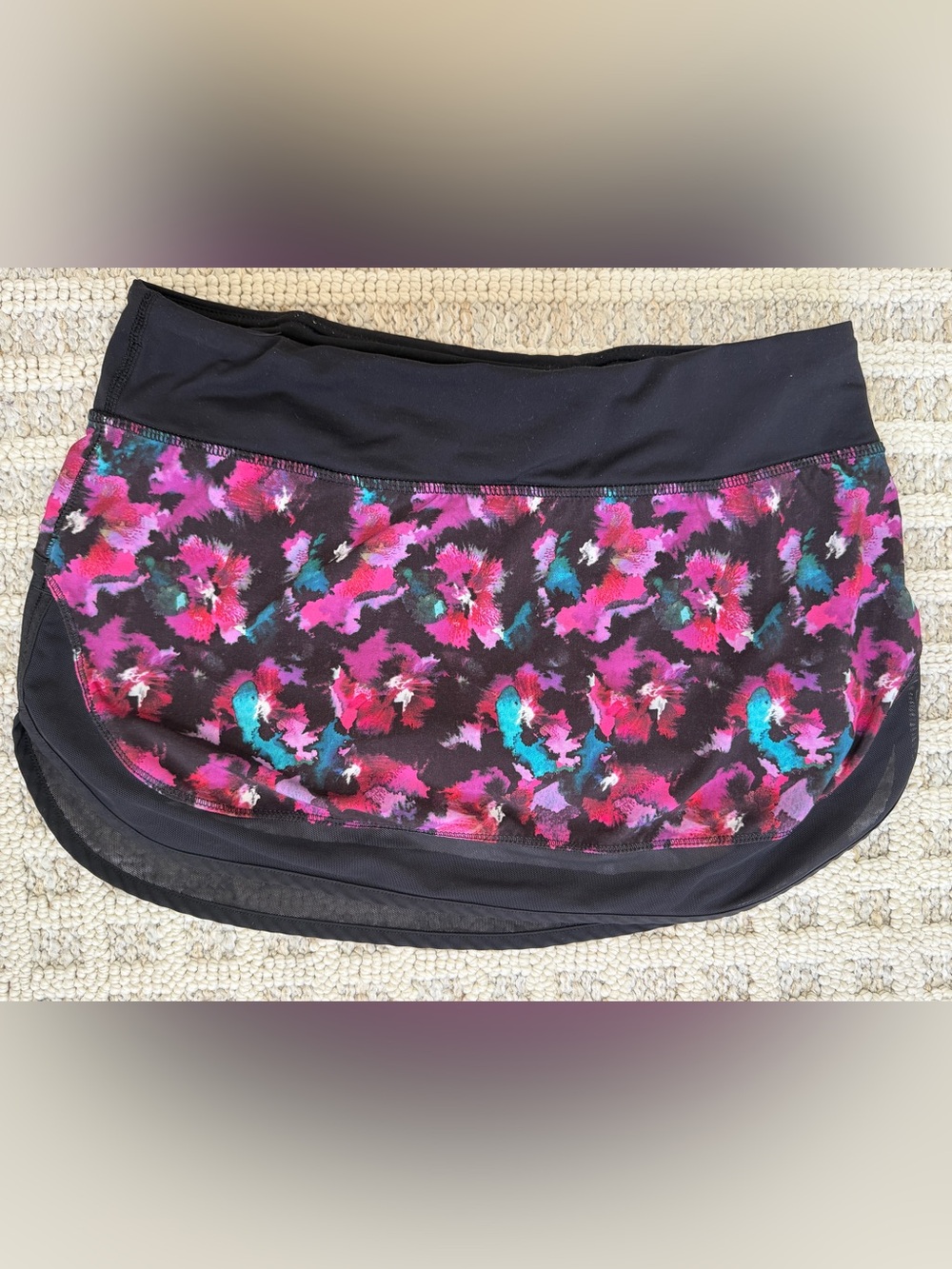 Lululemon Tennis Skirt - size 6 with Multicolor Print